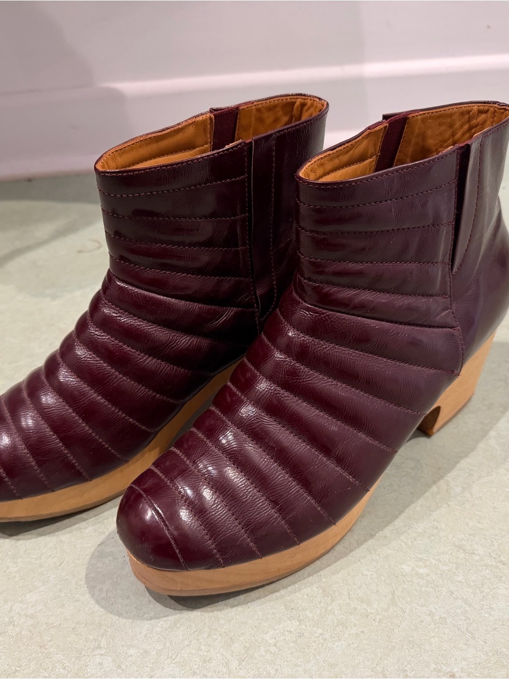 Women’s Beklina Ribbed Clog Boots in Burgundy